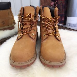 Timberland 6” waterproof unisex leather boots size 6.5 junior